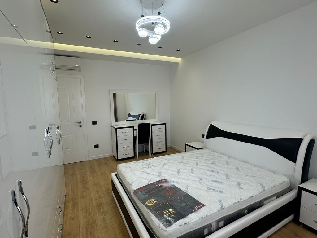 Apartament i ri i mobiluar me qira në Paskuqan + Post parkimi