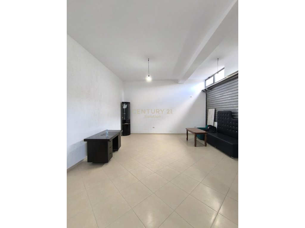 COMMERCIAL SPACE FOR RENT IN ASTIR