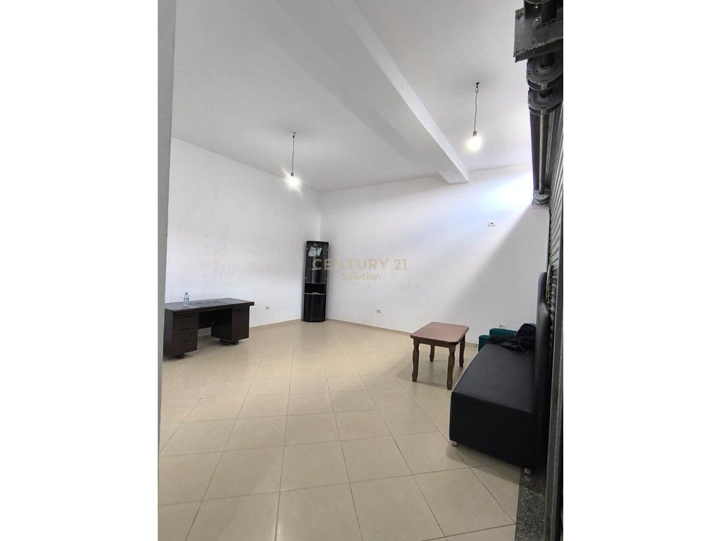 COMMERCIAL SPACE FOR RENT IN ASTIR