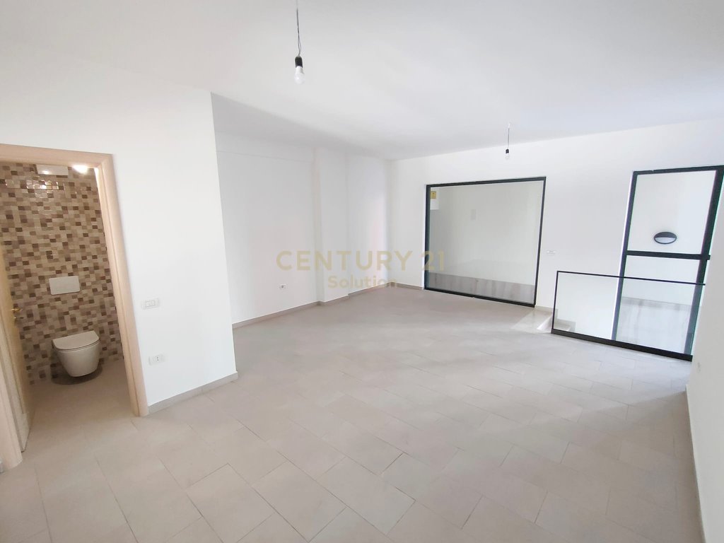 COMMERCIAL UNIT 44M2 FOR SALE AT THE RESIDENCE "GREEN CITY"!