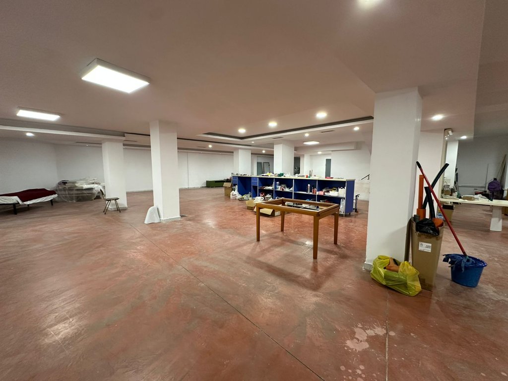 Commercial space for rent on Jordan Misja Street