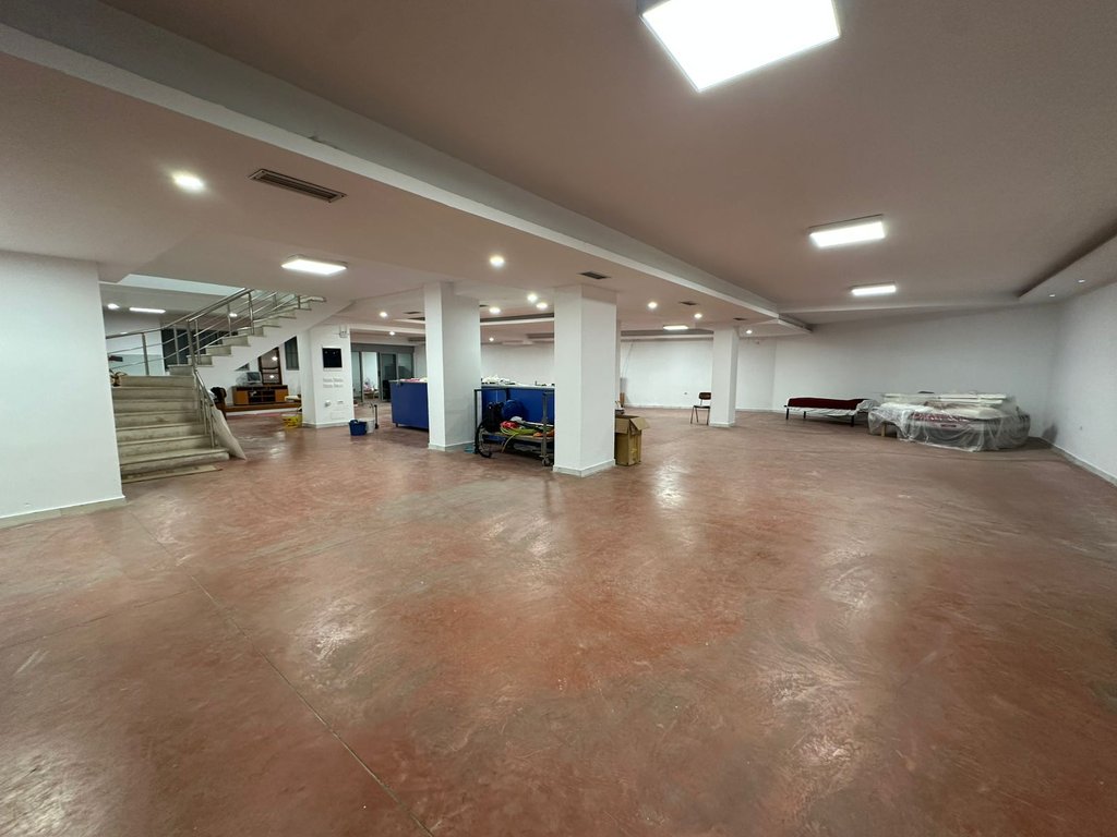 Commercial space for rent on Jordan Misja Street