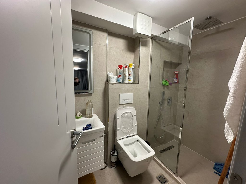 Commercial space for rent on Jordan Misja Street