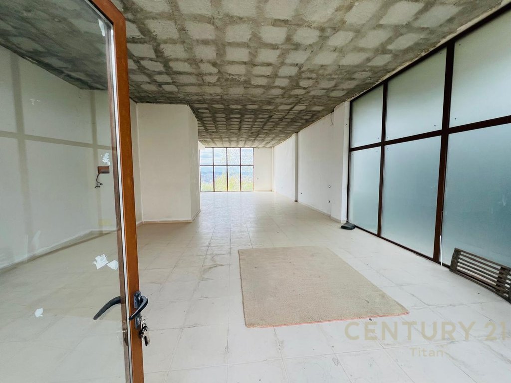 Commercial Space For Rent In The Fresh Zone!