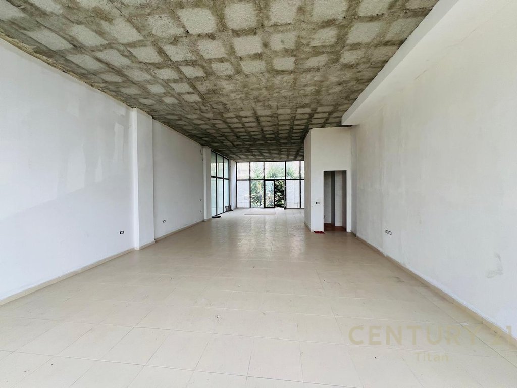 Commercial Space For Rent In The Fresh Zone!