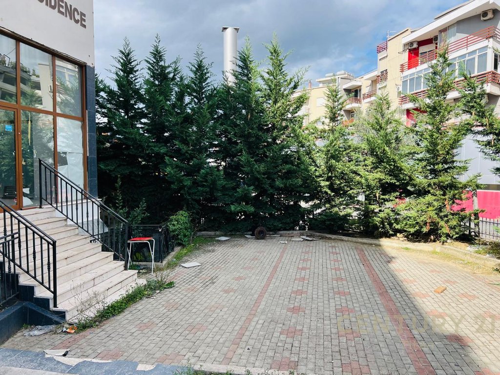 Commercial Space For Rent In The Fresh Zone!