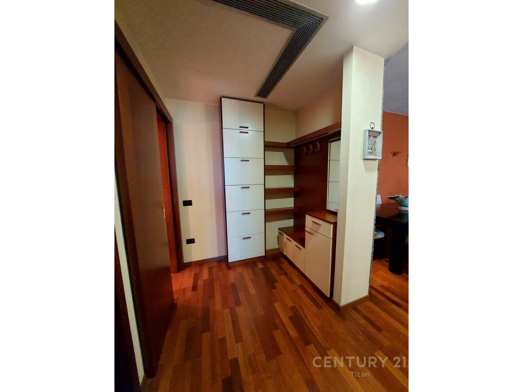 Apartament 2+1+2 per qira te Rruga Barrikadave