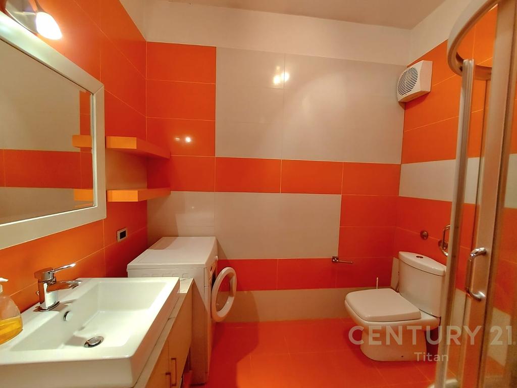 Apartament 2+1+2 per qira te Rruga Barrikadave