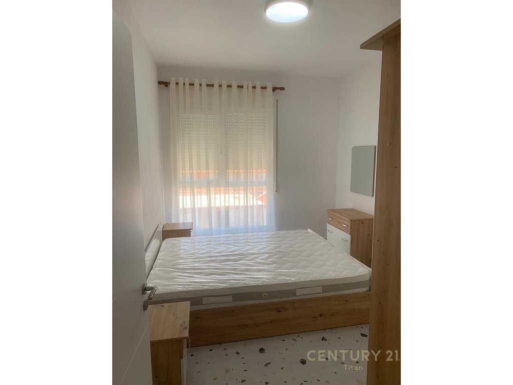 Apartament 1+1 per qira te 5 Maji totalisht i mobiluar.