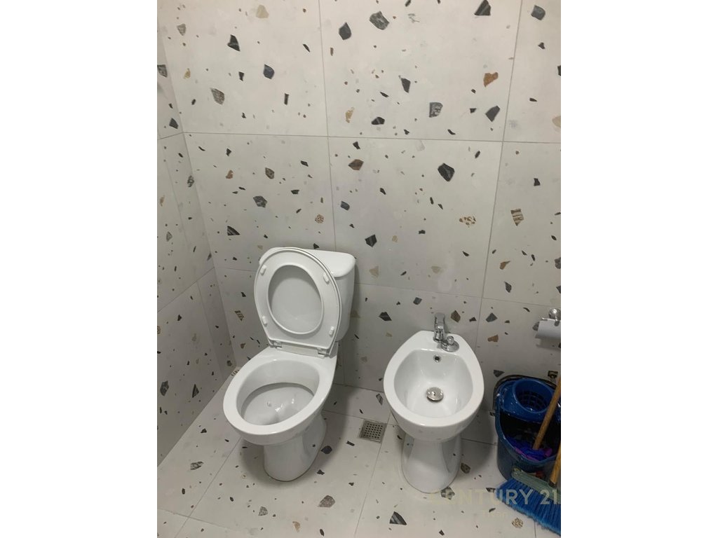 Apartament 1+1 per qira te 5 Maji totalisht i mobiluar.