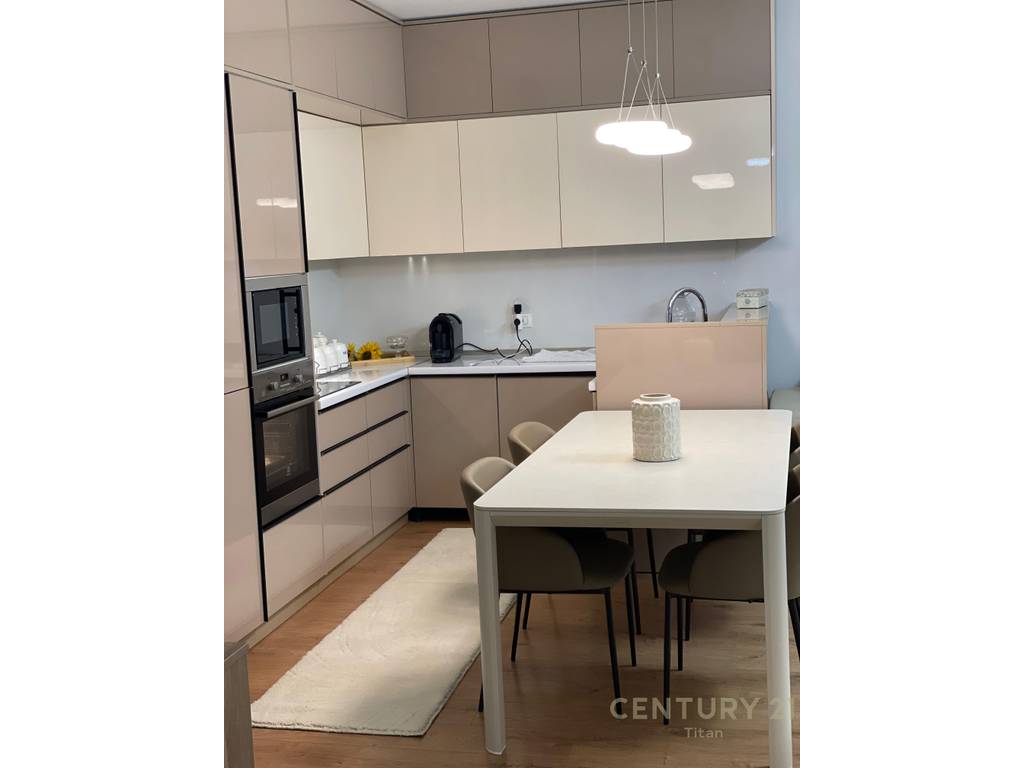 Jepet me qira apartament 3+1+2+parkim ne Fiori Di Bosko