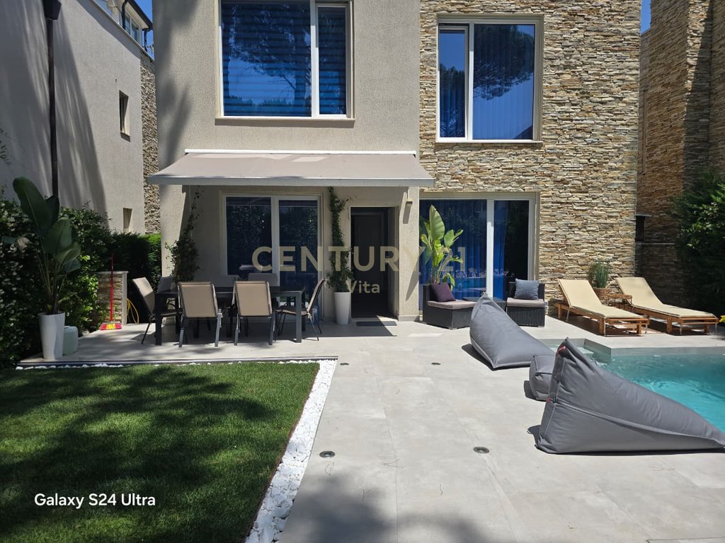 Luxurious Villa with Pool for Sale in the "Lura 3" Complex, Gjiri i Lalzit!