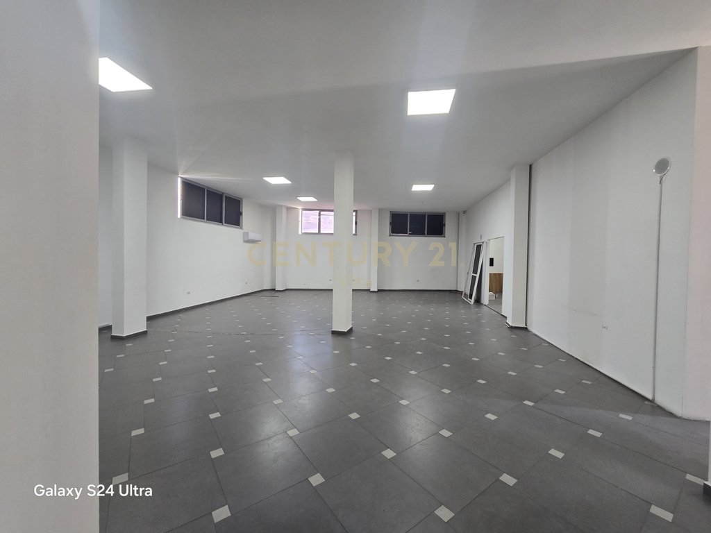 500m2 space for rent in Shkozet, Durrës, on the main road!