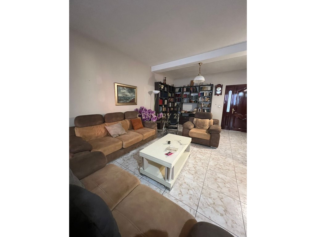 Apartment for rent on Kavaja Street, near the Garden Building!