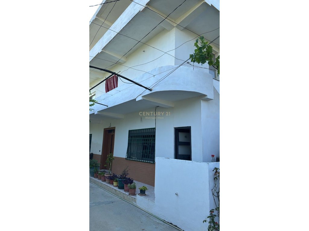 FOR SALE INDIVIDUAL 3-STOREY VILLA + ATTIC NEIGHBORHOOD NO. 13, BEACH, DURRËS