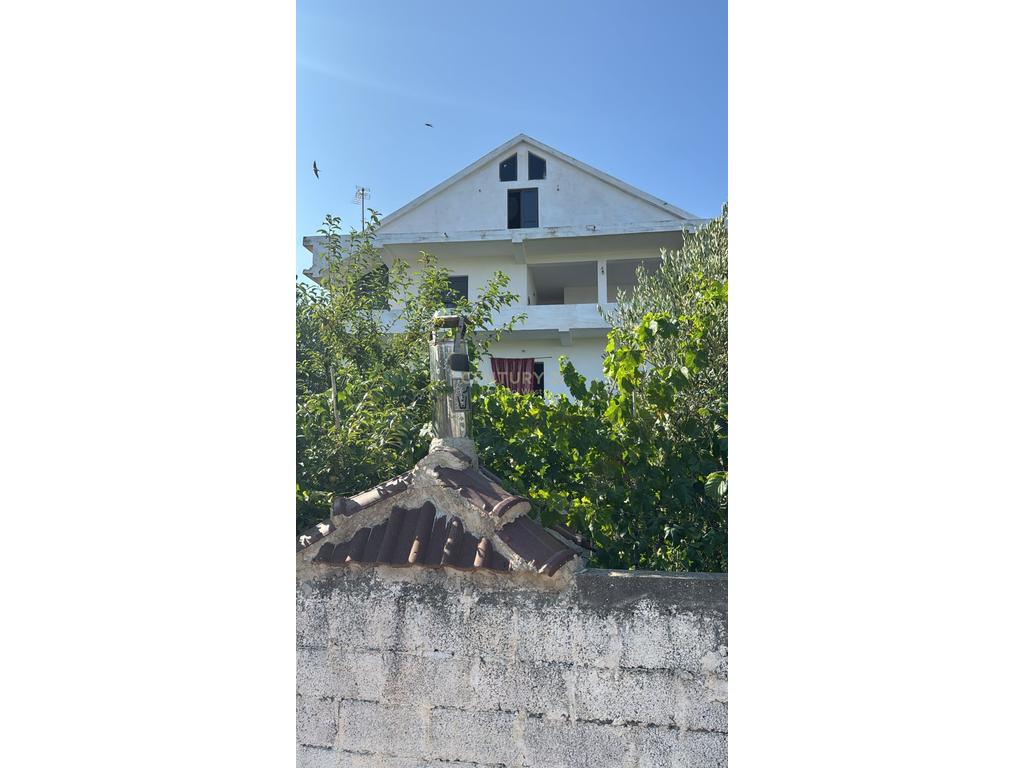 FOR SALE INDIVIDUAL 3-STOREY VILLA + ATTIC NEIGHBORHOOD NO. 13, BEACH, DURRËS