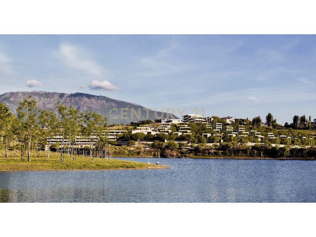 Luxury villa with a 492 m² plot in Farka Lake Front