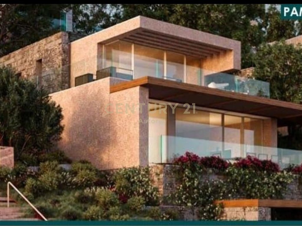 INDIVIDUAL VILLA WITH POOL FOR SALE AT GREEN COAST 2