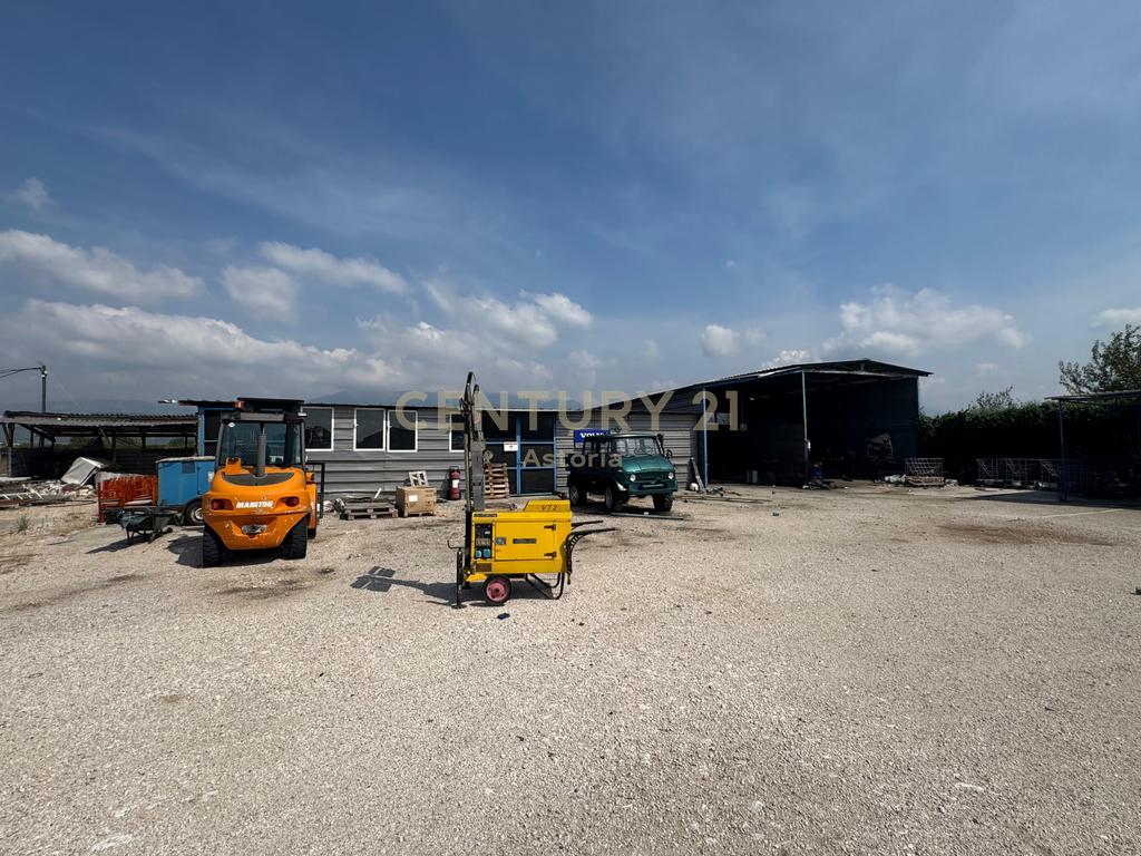 Industrial complex for rent, near the airport.