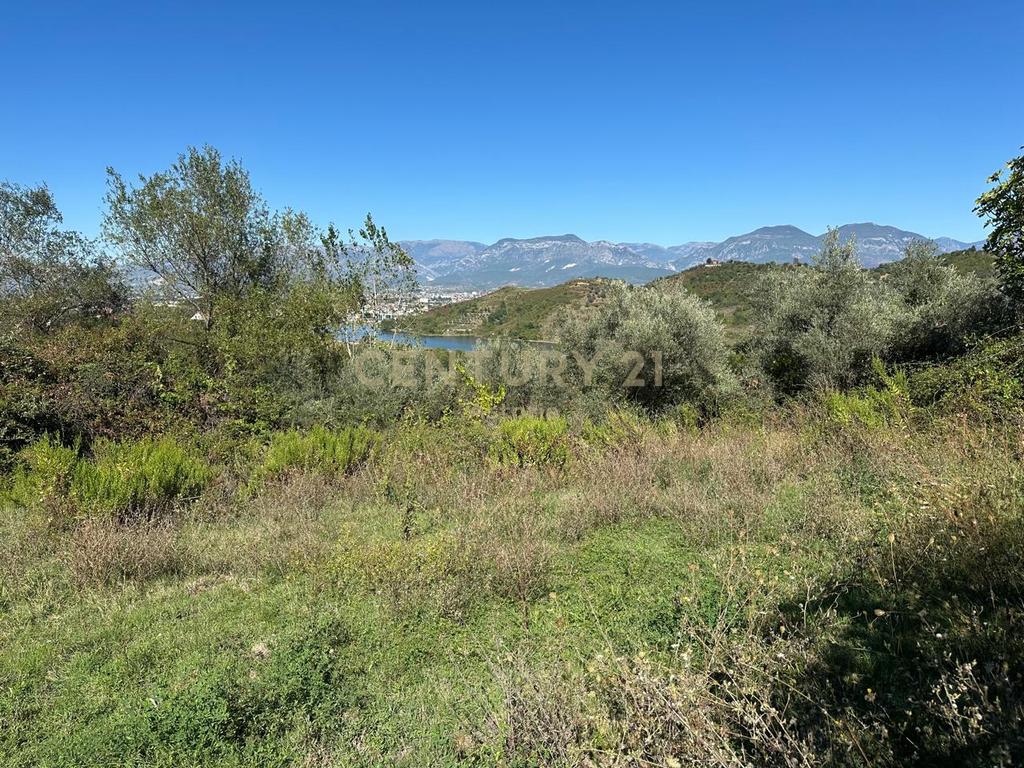 Land for sale with a view of the Kashar lake with potential for tourism investment.