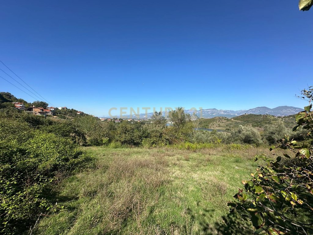Land for sale with a view of the Kashar lake with potential for tourism investment.