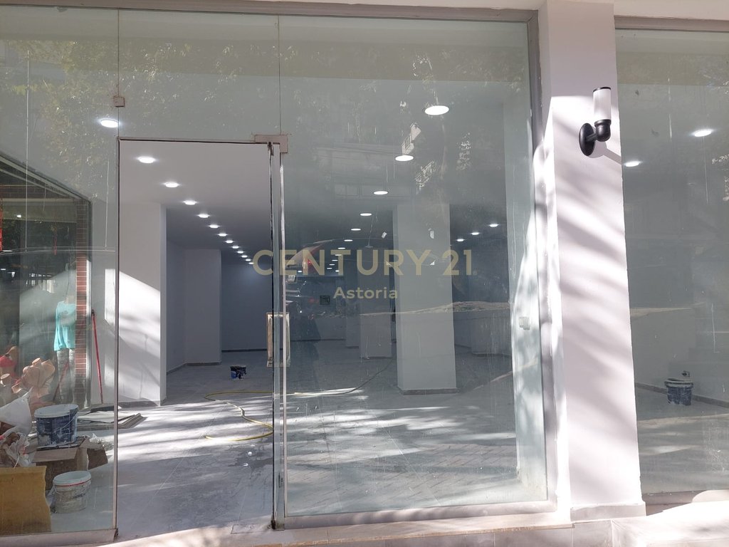 Opportunity!!! Commercial Space 154m2 for Sale in Fresk