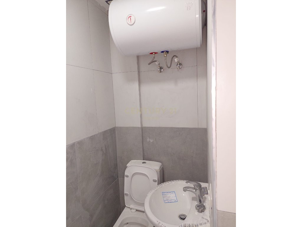 Opportunity!!! Commercial Space 154m2 for Sale in Fresk