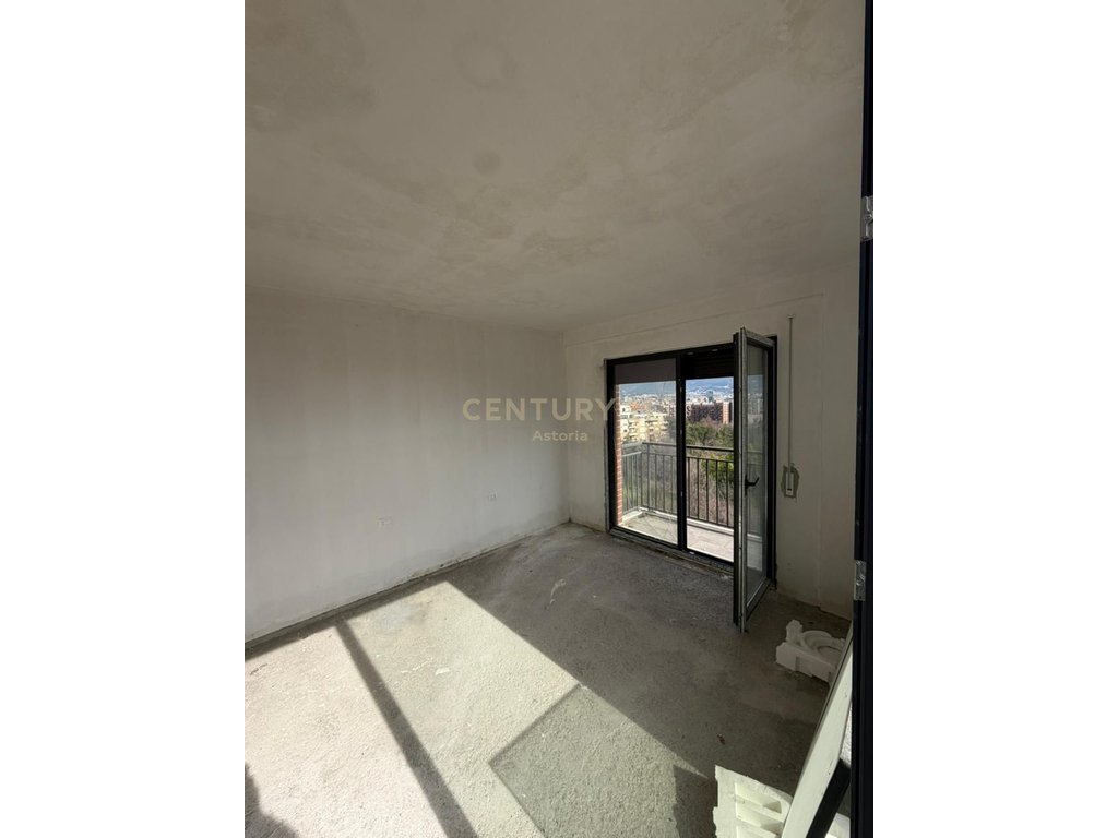 1+1 Apartment with Veranda 90 m² – 5th Floor, open view of the Botanical Garden