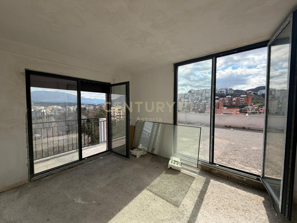 1+1 Apartment with Veranda 90 m² – 5th Floor, open view of the Botanical Garden