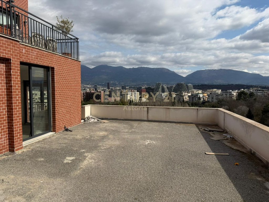 1+1 Apartment with Veranda 90 m² – 5th Floor, open view of the Botanical Garden