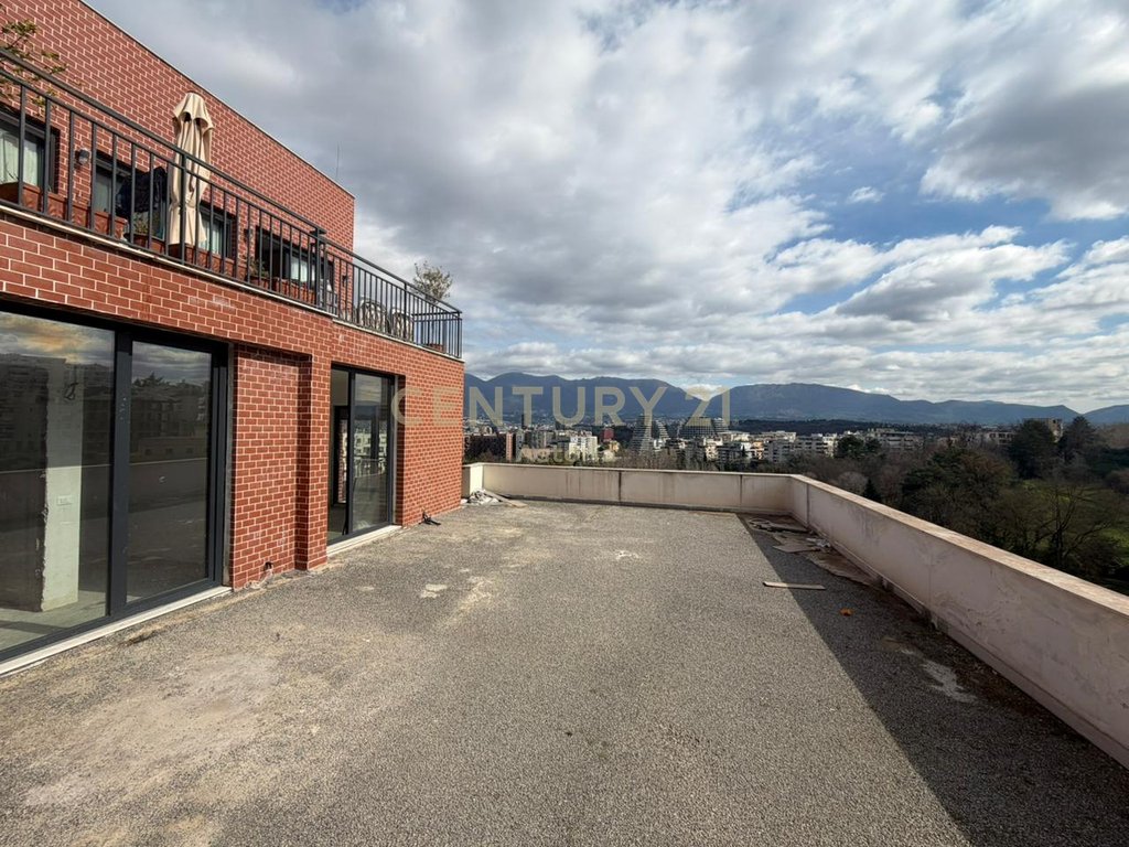1+1 Apartment with Veranda 90 m² – 5th Floor, open view of the Botanical Garden