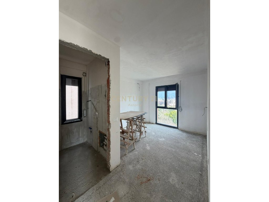 1+1 Apartment with Veranda 90 m² – 5th Floor, open view of the Botanical Garden