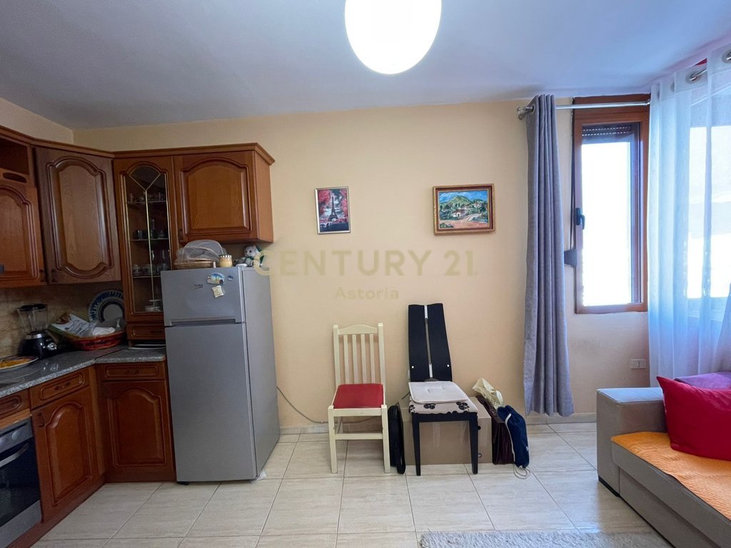APARTMENT 1+1 FOR RENT ON KAVAJA STREET, NEAR THE CENTER.