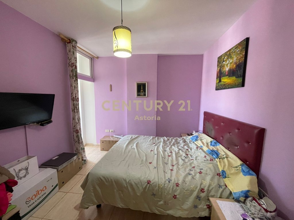 APARTMENT 1+1 FOR RENT ON KAVAJA STREET, NEAR THE CENTER.