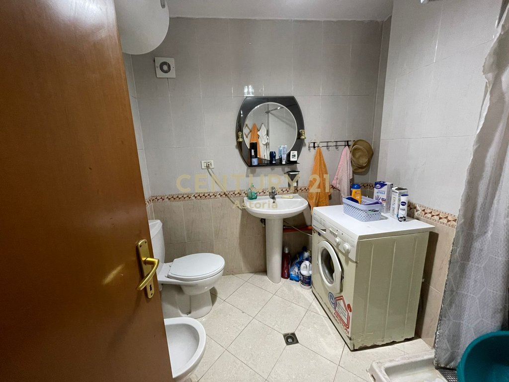 APARTMENT 1+1 FOR RENT ON KAVAJA STREET, NEAR THE CENTER.