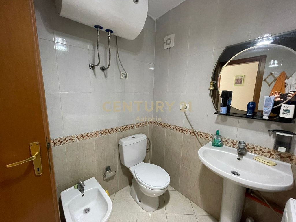 APARTMENT 1+1 FOR RENT ON KAVAJA STREET, NEAR THE CENTER.