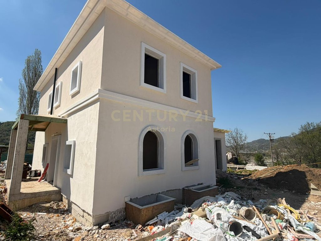 Luxury villa for sale in the "River Hill" residence, Petrele