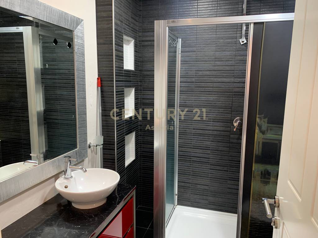 Spacious 2+1 apartment with 2 bathrooms and a closed balcony