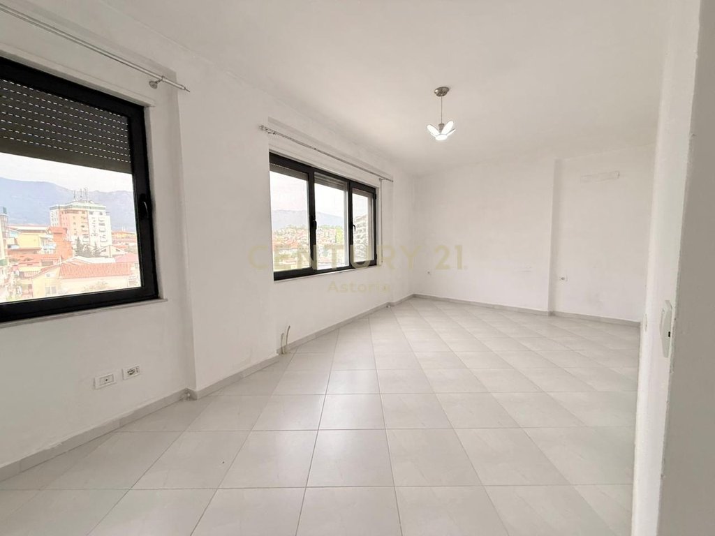 APARTMENT 2+1+2 FOR SALE NEAR THE FORMER ELECTRICAL MARKET, IT'S OK BAR