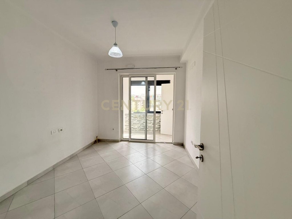 APARTMENT 2+1+2 FOR SALE NEAR THE FORMER ELECTRICAL MARKET, IT'S OK BAR