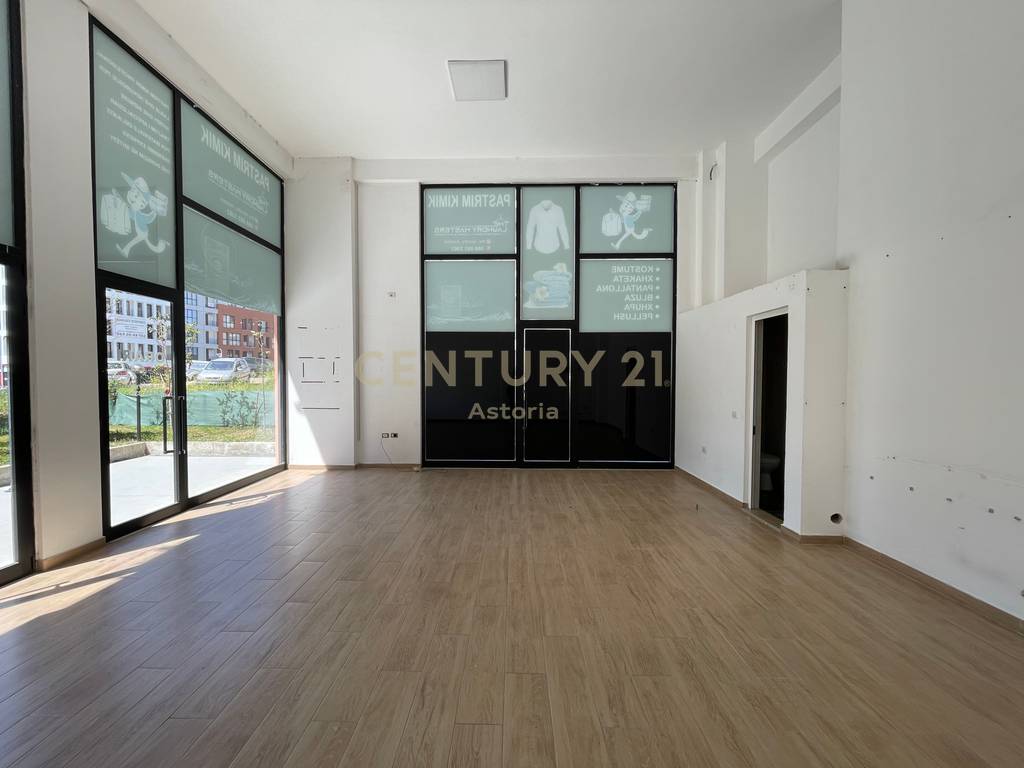 BUSINESS PREMISES FOR RENT IN ASTIR, JOLLA AREA.