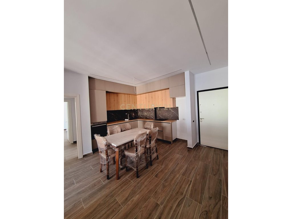 Apartament 2+1 Me Qira në Kamez Qender, Tiranë - 800€ | 128 m²