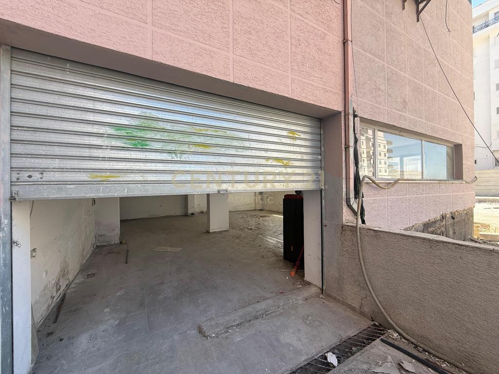 Golden Investment Opportunity in Golem – Business Unit 151.6 m² at a Bargain Price