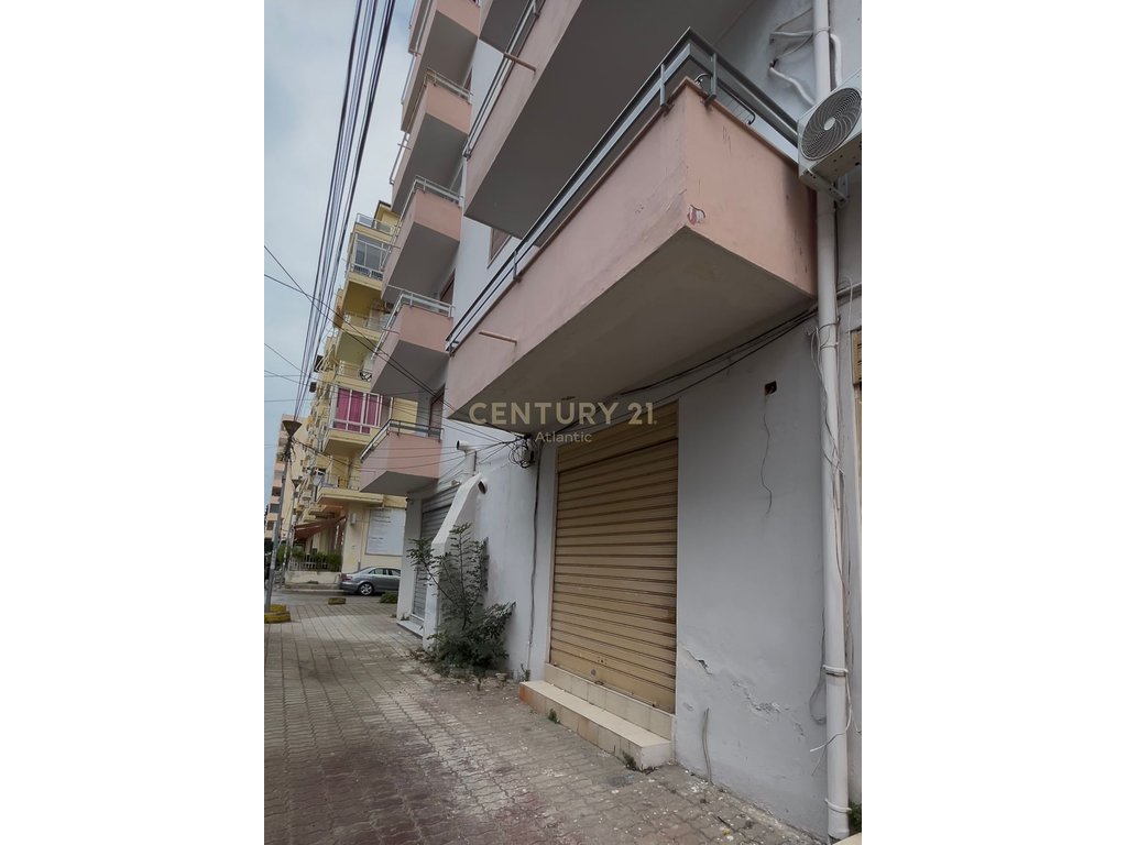 Commercial Space For Sale on Beach Railway, 20 m from the sea Durrës - 130,650€ | 105 m²