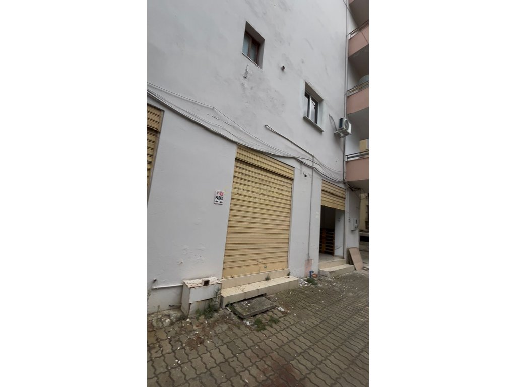 Commercial Space For Sale on Beach Railway, 20 m from the sea Durrës - 130,650€ | 105 m²