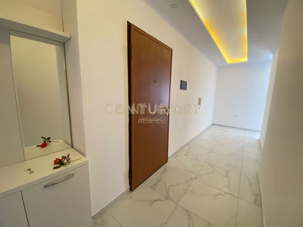 FOR RENT 2+1 APARTMENT FIRST LINE TO THE SEA, RROTA KUQE BEACH!