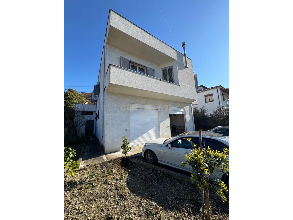 Villa for sale – Arapaj, Durrës Strategic location near the main road.