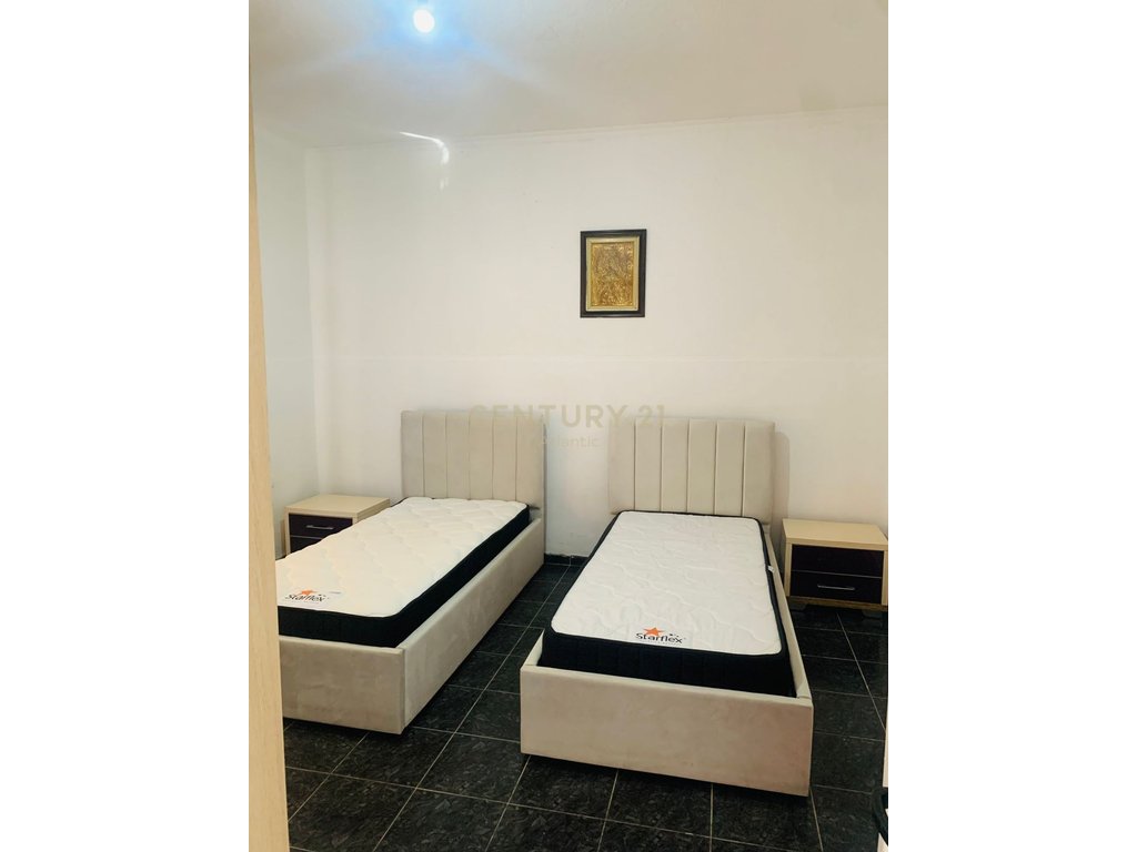 The first floor of a private house at Royal Gaz, former Kenete, is for rent.