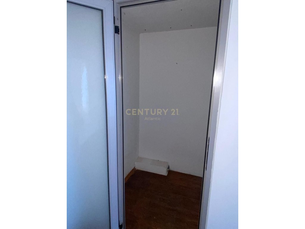 Business premises for rent with a total area of 106 m2 in Neighborhood 17, Durres.