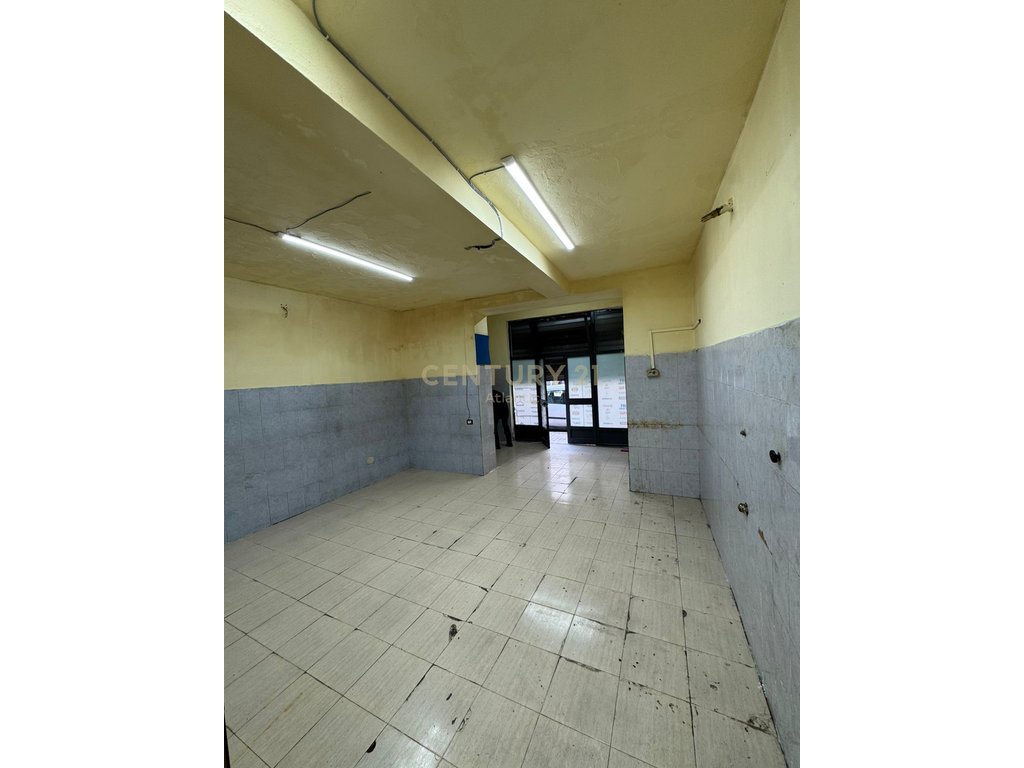 Commercial Ambient For Sale in Neighborhood no.12, Durrës